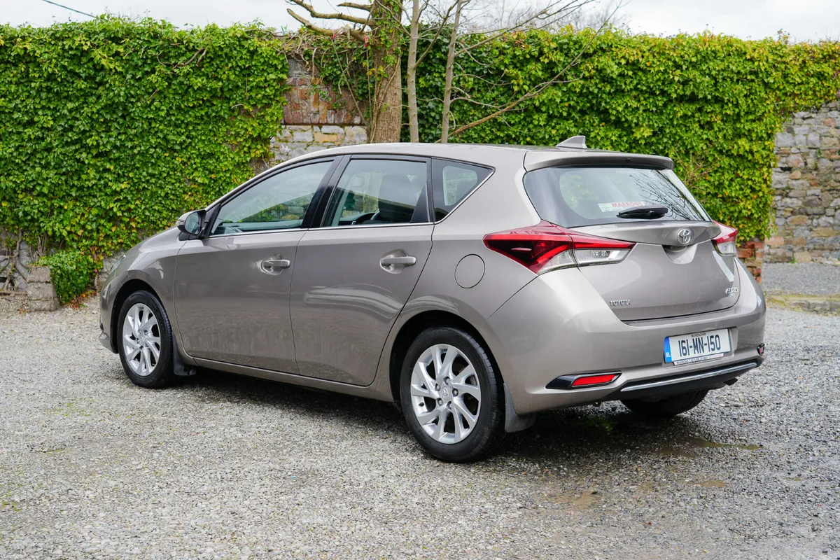 2016 Toyota Auris Manual 1.4 Diesel - Image 3