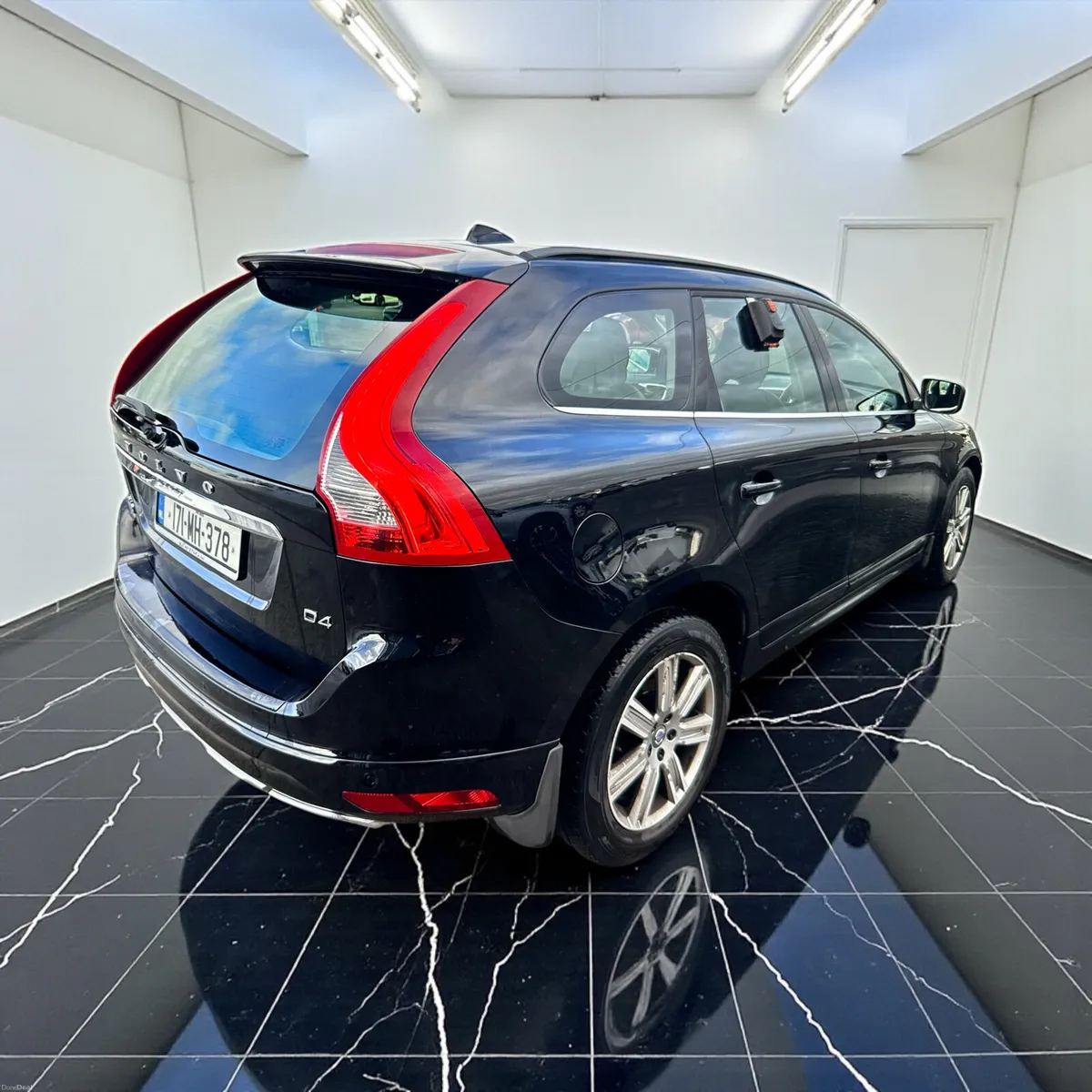 2017 Volvo XC60 D4 2.0 (190hp) FWD SE - Image 4