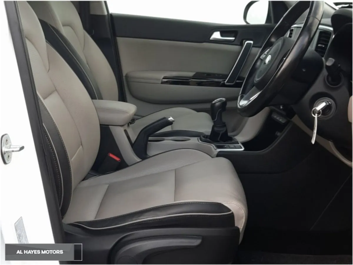 Kia Sportage **BEIGE LEATHER**SAT-NAV**1.6 MILD HY - Image 4