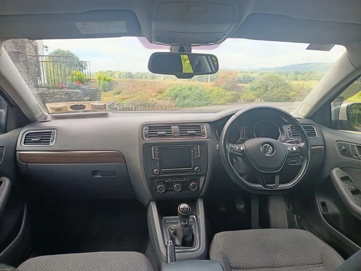 Volkswagen Jetta 2.0TDI 110BHP - Image 3