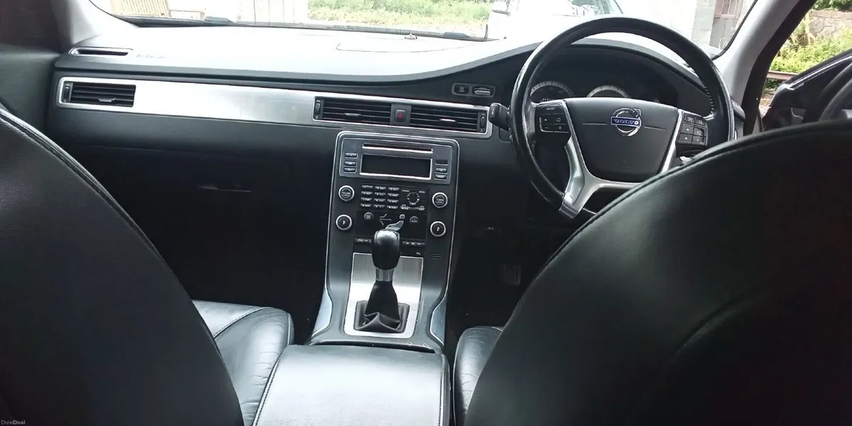 Volvo V70 estate 2010 - Image 3