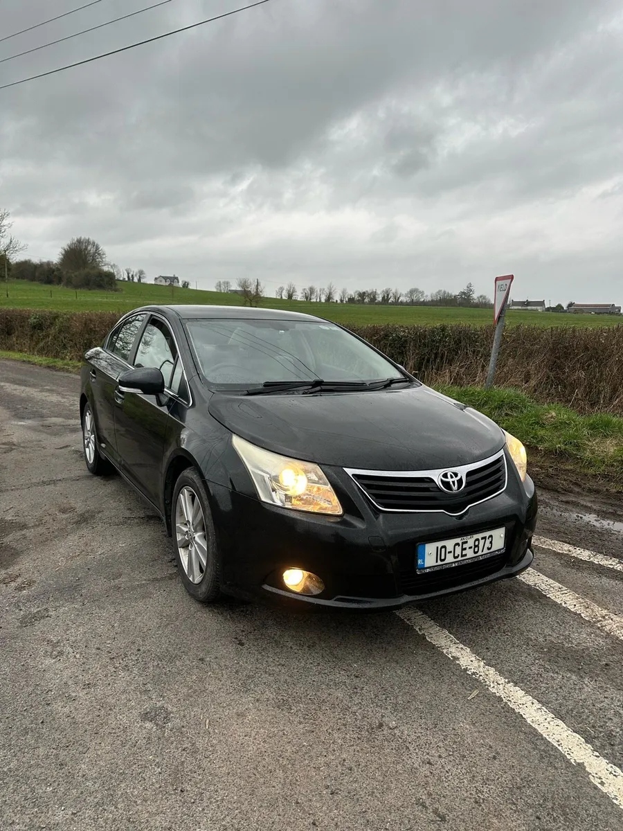 2010 Toyota Avensis - Image 1
