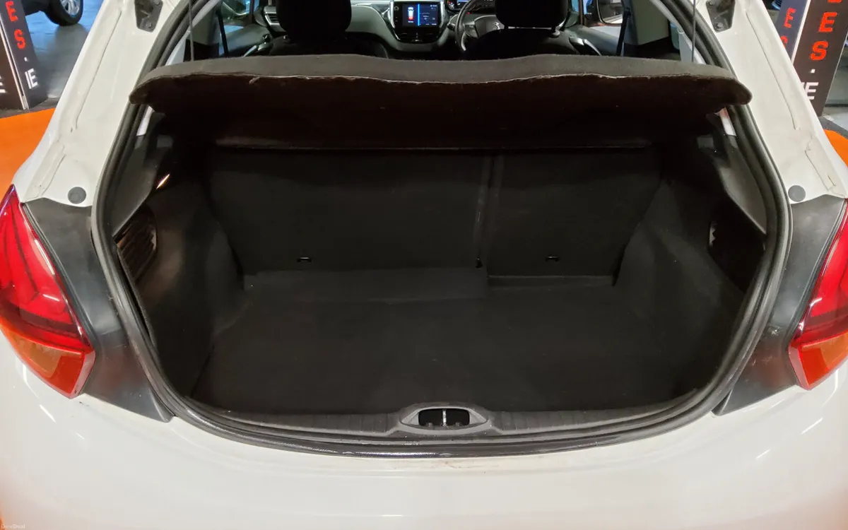 Peugeot 208 2018 - Image 4