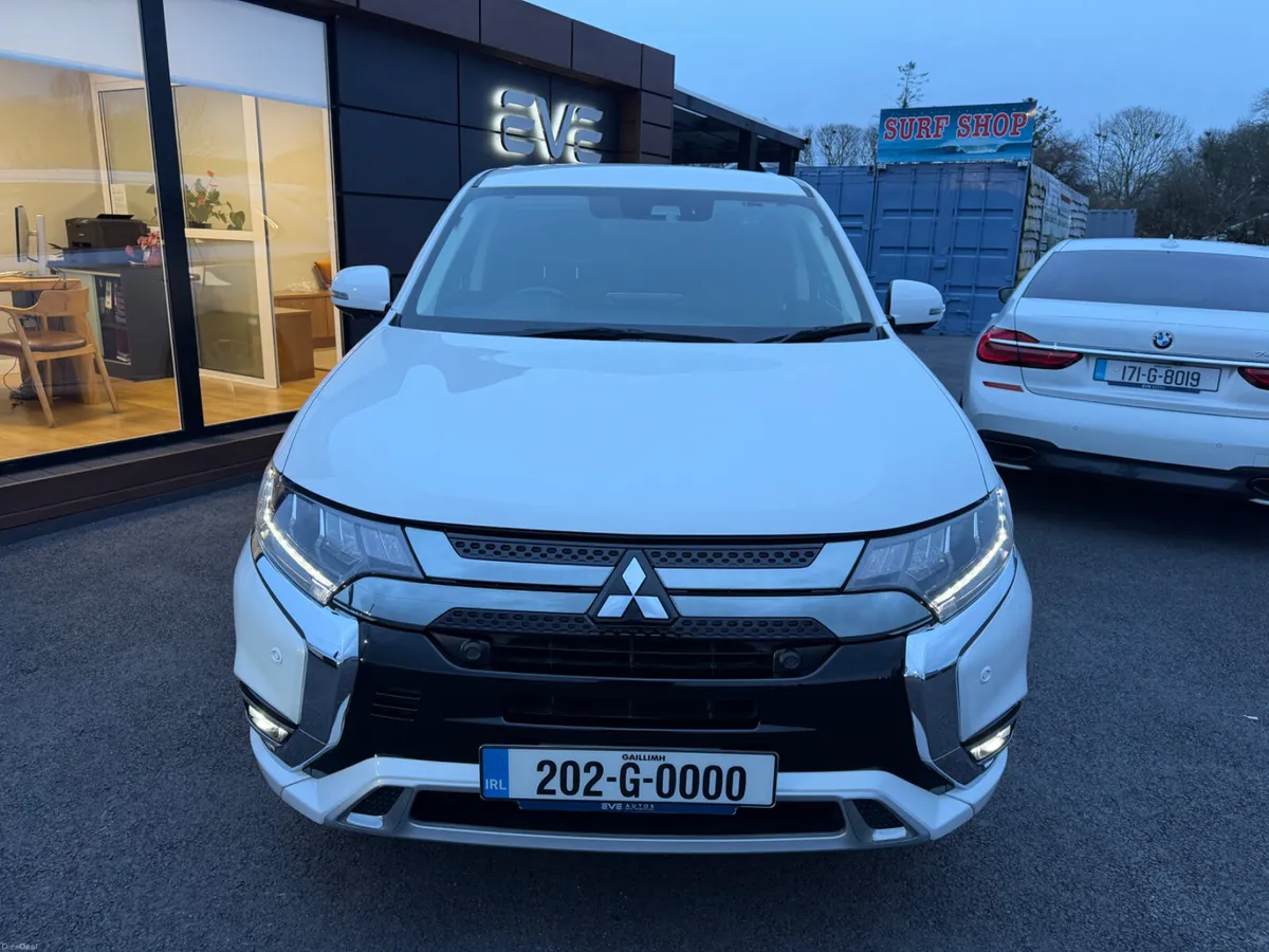 4X4 Plug-in Hybrid - High Spec - Like New - Image 4