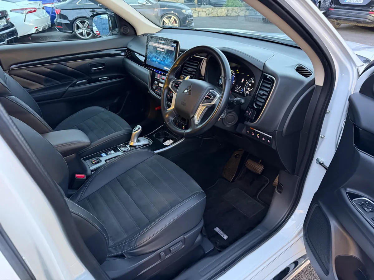 4X4 Plug-in Hybrid - High Spec - Like New - Image 2