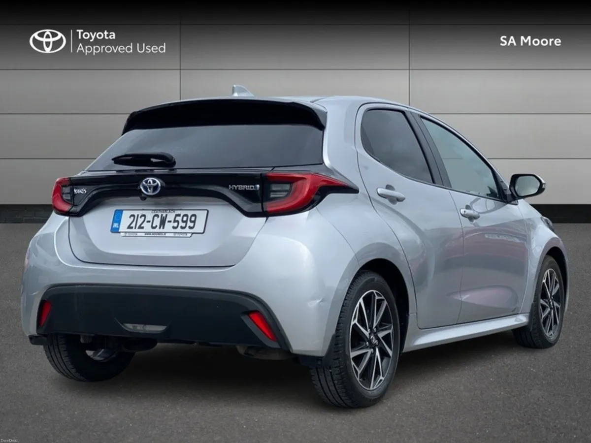 Toyota Yaris HYBRID LUNA SPORT - Image 2