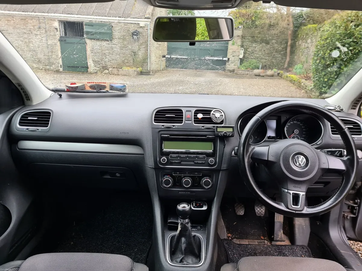 Volkswagen Golf 2009 - Image 2