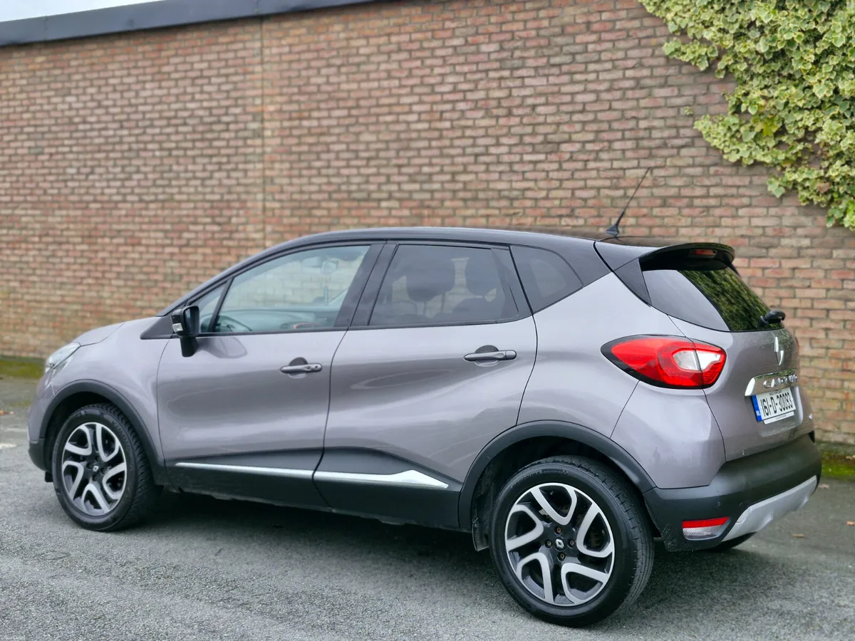 Renault Captur SIGNATURE 1.5 DCI - Image 2