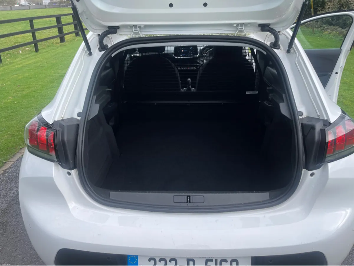 Peugeot 208 ACTIVE VAN 1.2 75 6.3 4DR - Image 5