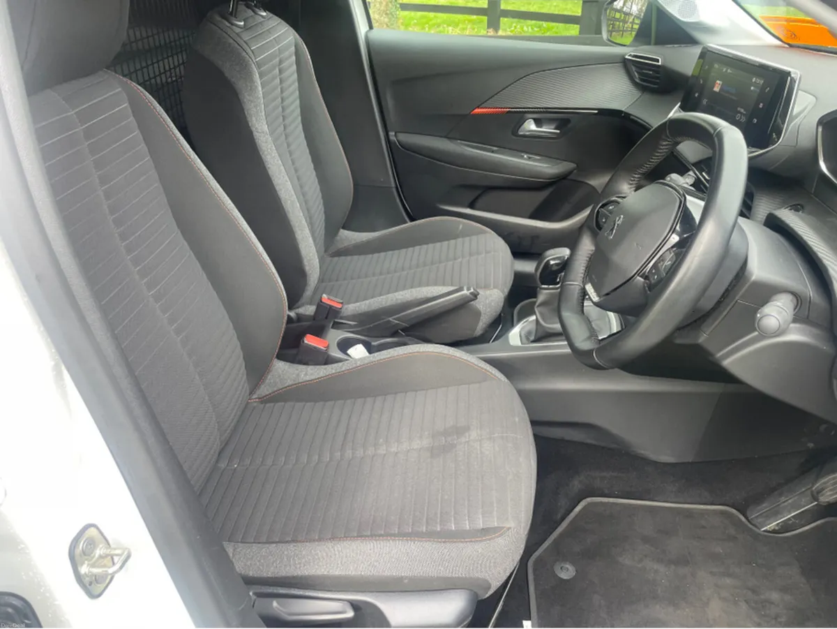 Peugeot 208 ACTIVE VAN 1.2 75 6.3 4DR - Image 6