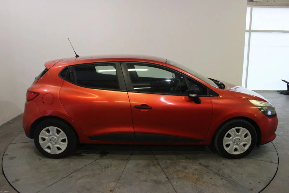 Renault Clio 1.2 16V 75 EXPRESSION - TENDER 28 - E - Image 3