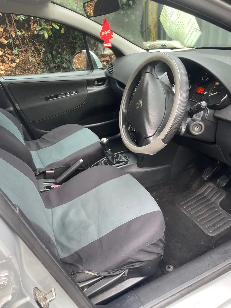 Peugeot 207 2010 - Image 2