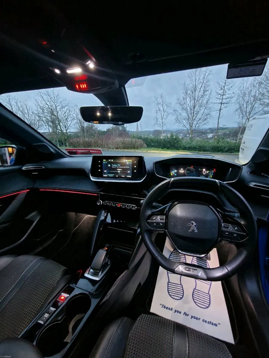 Peugeot e208 gt line - Image 2