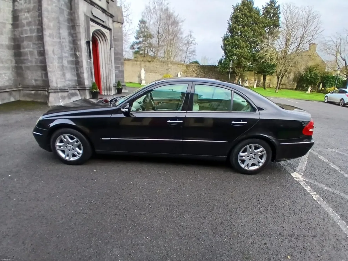 Mercedes Benz E220 - Image 3