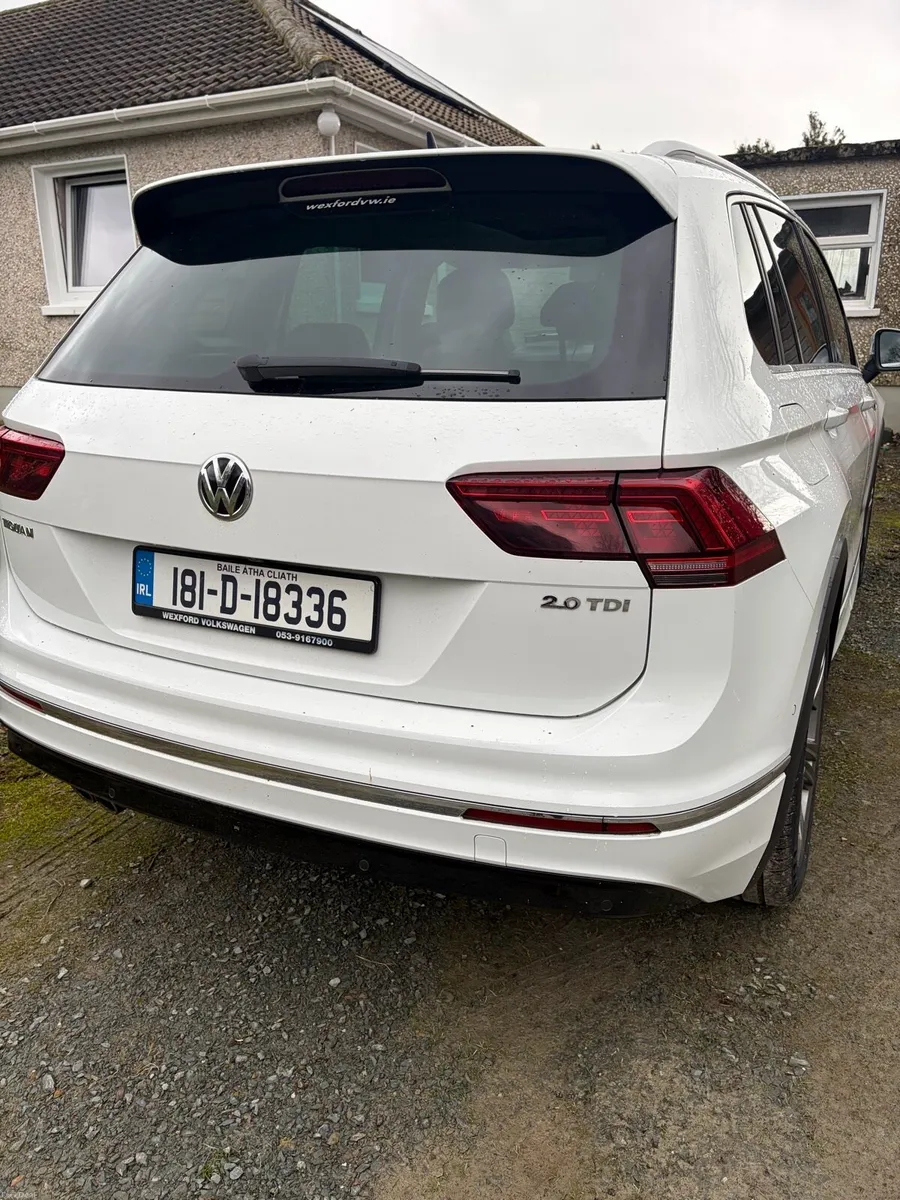 2018 Volkswagen Tiguan R-Line - Image 4