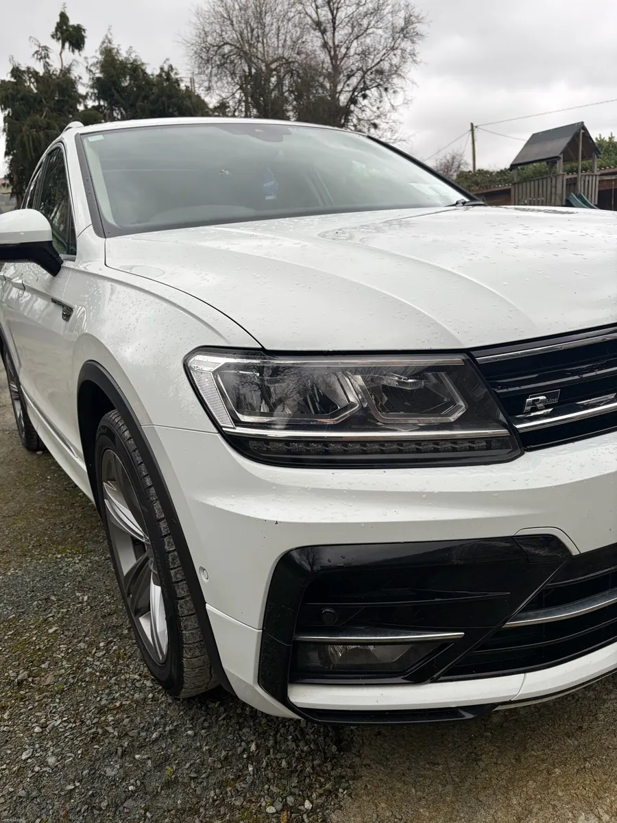 2018 Volkswagen Tiguan R-Line - Image 3