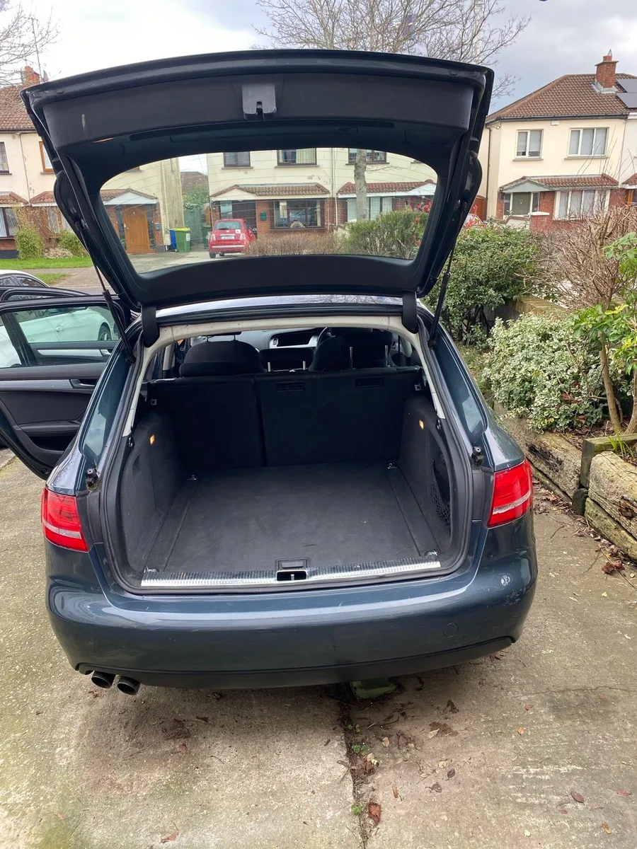 Audi A4 5 door estate - Image 4