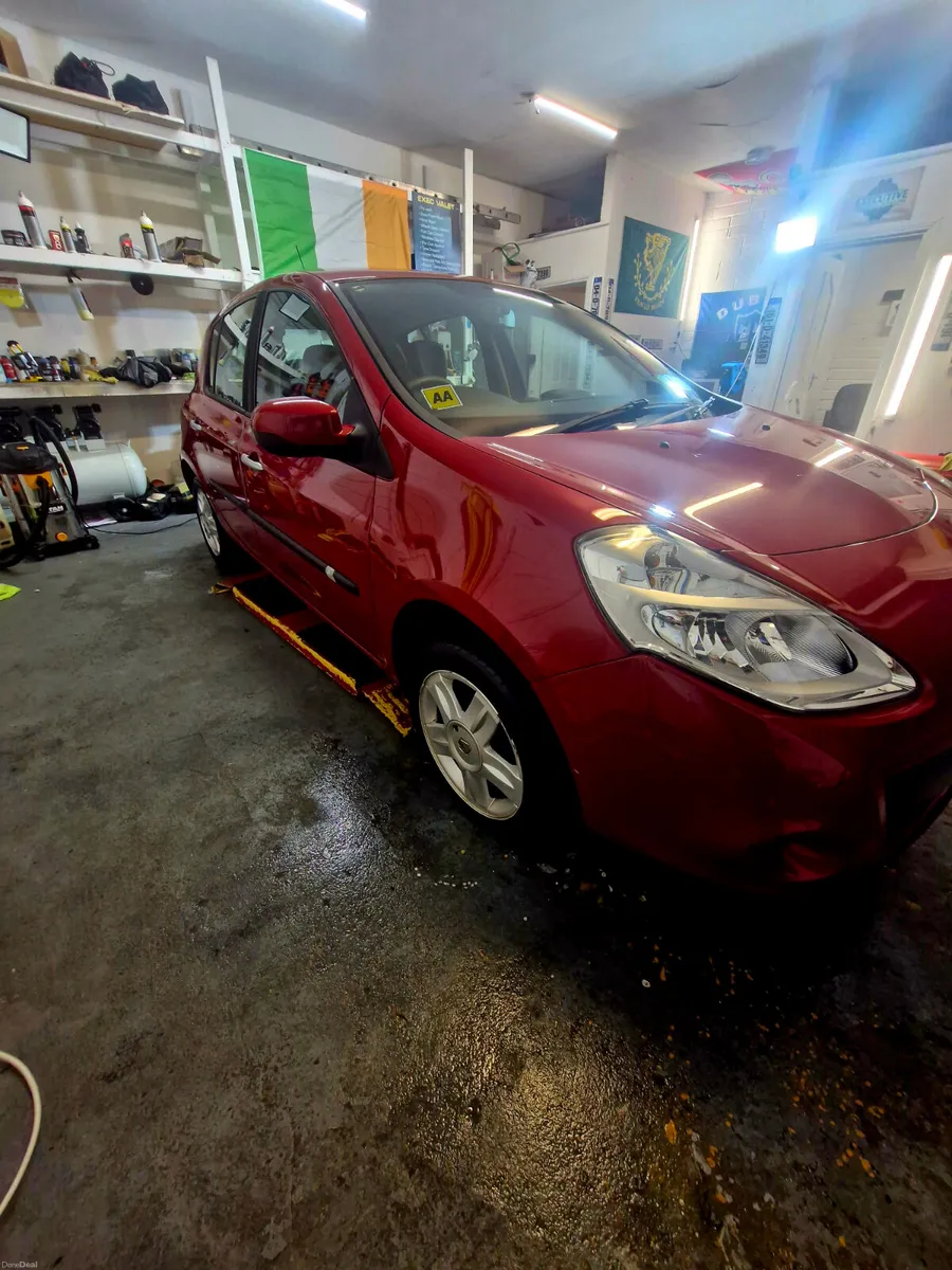 Renault Clio** Very low mileage ** 1.2 petrol - Image 3
