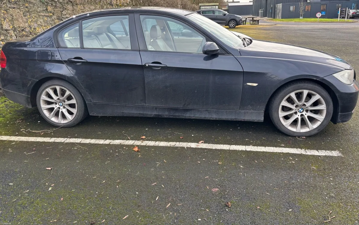 2009 BMW 3-series - Image 3