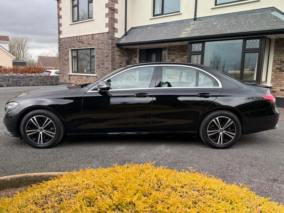 Stunning 221 Mercedes E220d Avantgarde! - Image 4