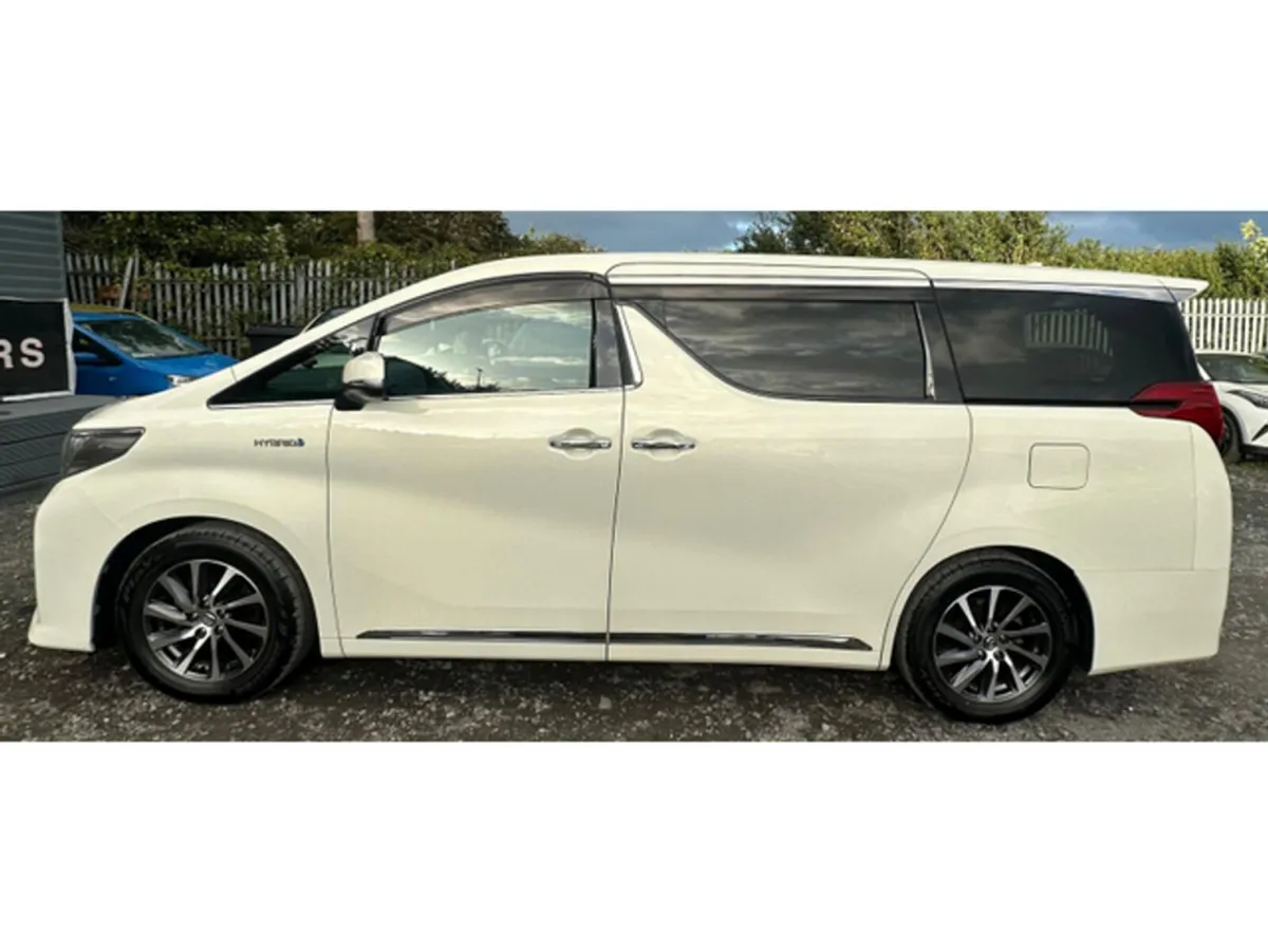 Toyota Alphard Executive Lounge 2.5 Petrol Hybrid - Image 4
