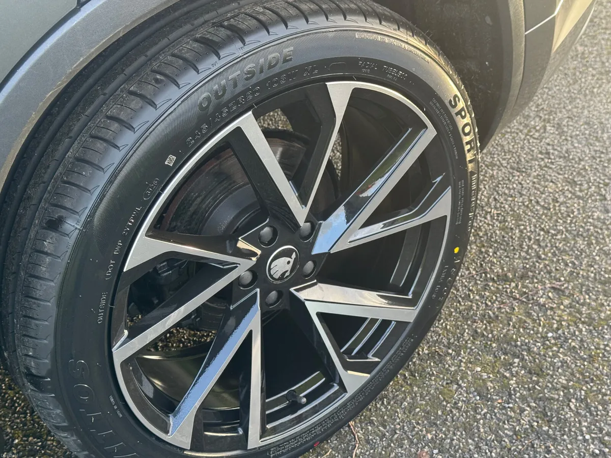 Skoda Kodiaq 2023 Sportline pan roof - Image 3