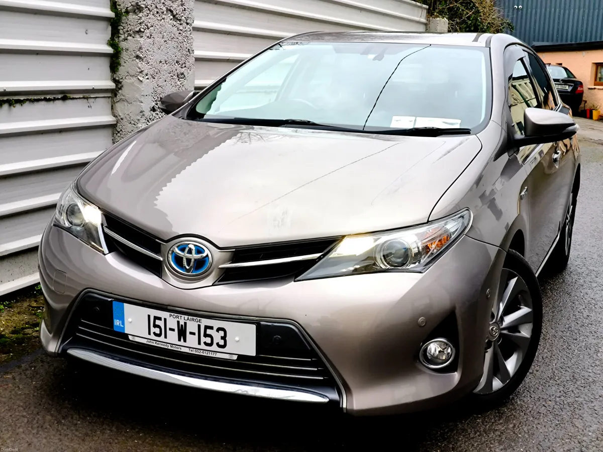 Toyota Auris 2015 PETROL HYBRID - Image 2