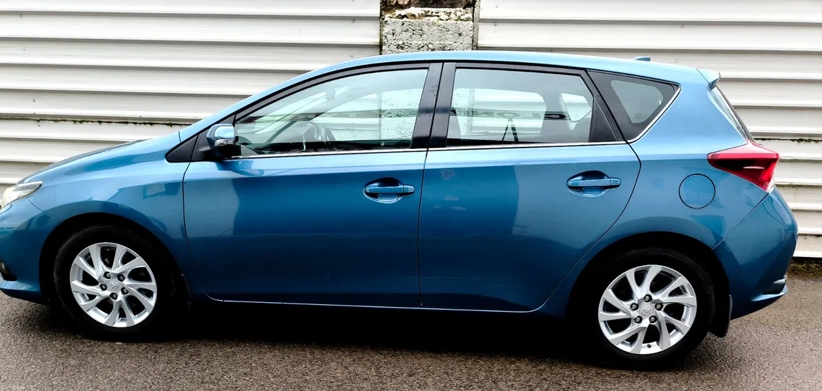 TOYOTA AURIS LUNA 2016 - Image 3