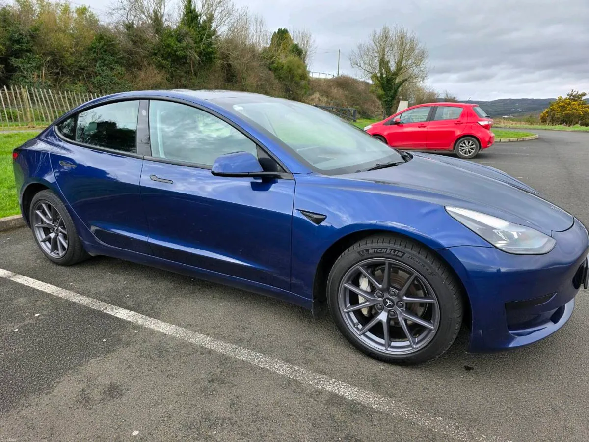Tesla model 3 2023 - Image 2