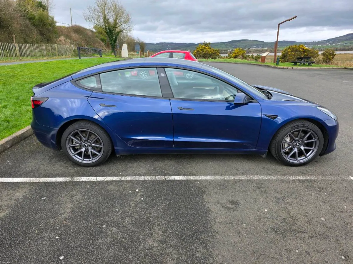 Tesla model 3 2023 - Image 4