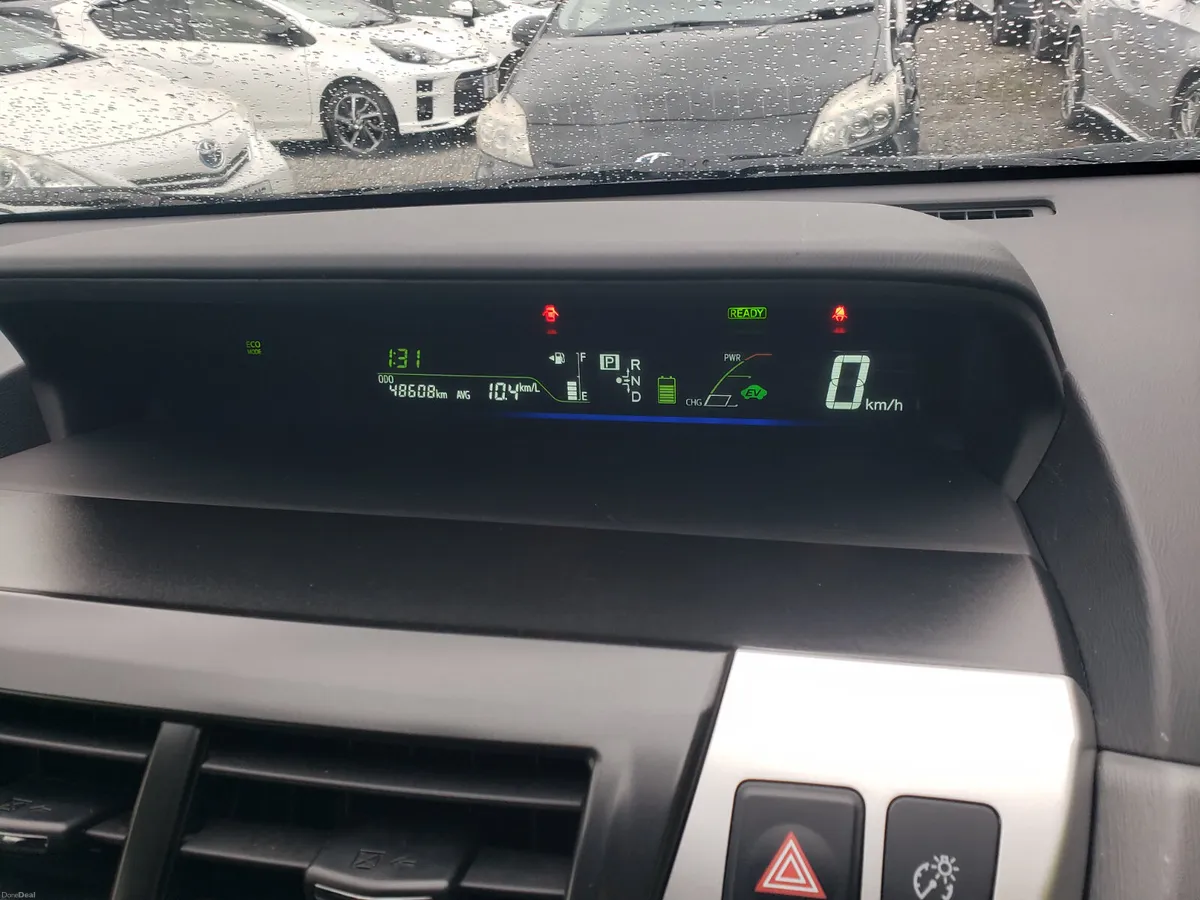 2014 prius alpha7 seater - Image 2