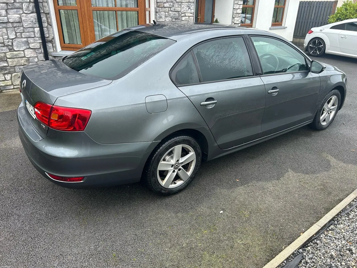 Volkswagen Jetta - Image 4