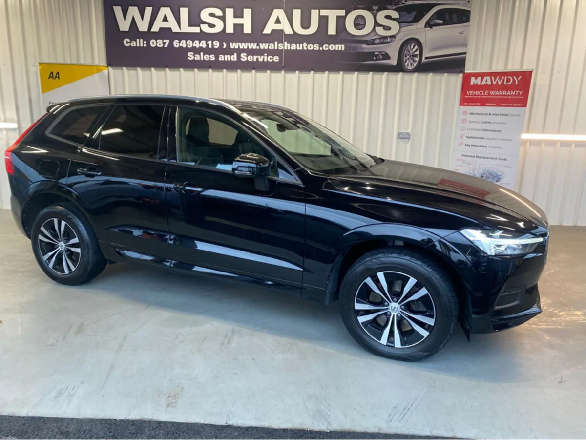 Volvo XC60 B4 MOMENTUM 5DR AUTO - Image 1