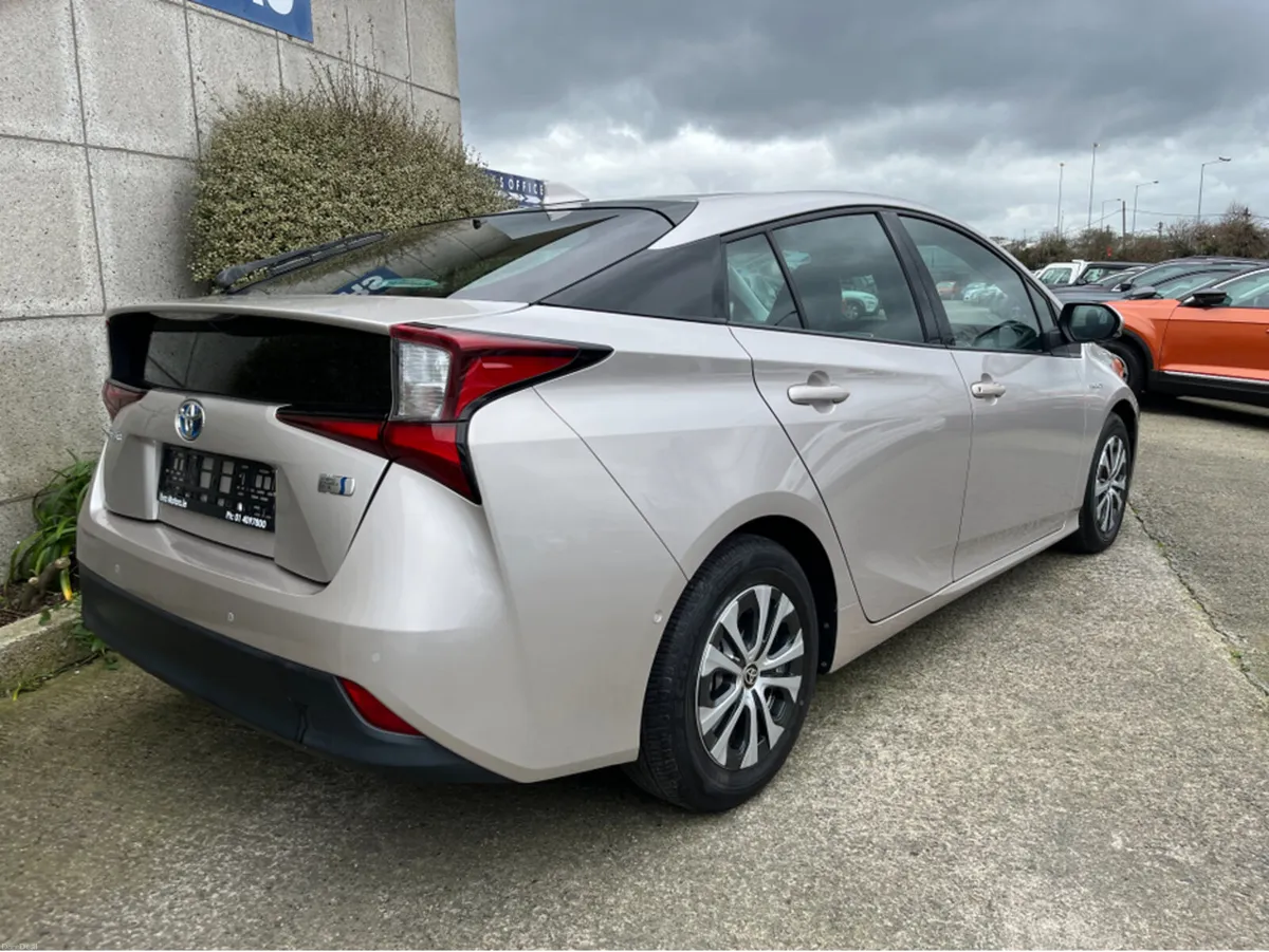 Toyota Prius PREMIUM AUTOMATIC HYBRID 1.8 PETROL / - Image 4