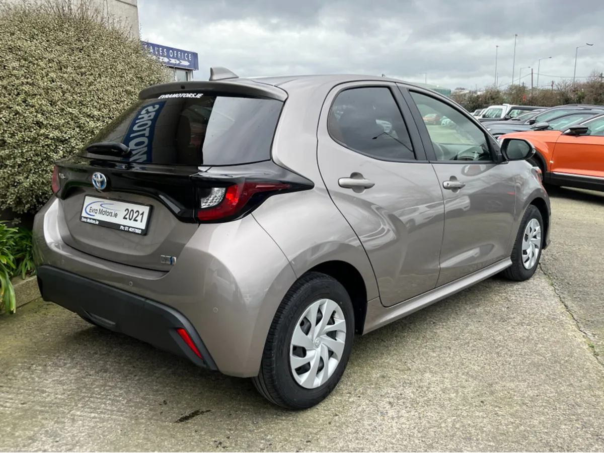 Toyota Yaris X AUTOMATIC HYBRID 1.5 PETROL //KEYLE - Image 4