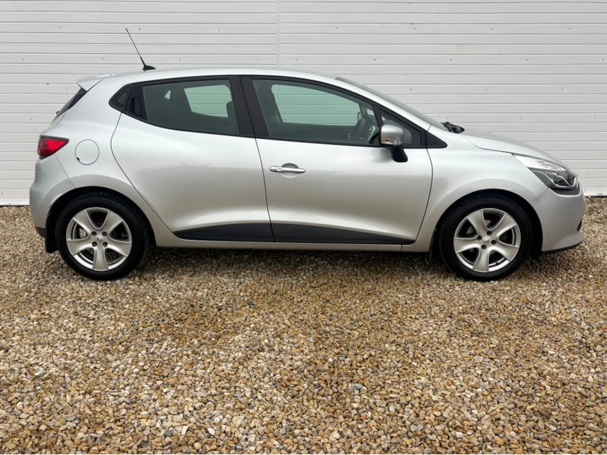 Renault Clio IV DYNAMIQUE 1.2 PET 7 4DR PETROL - Image 4