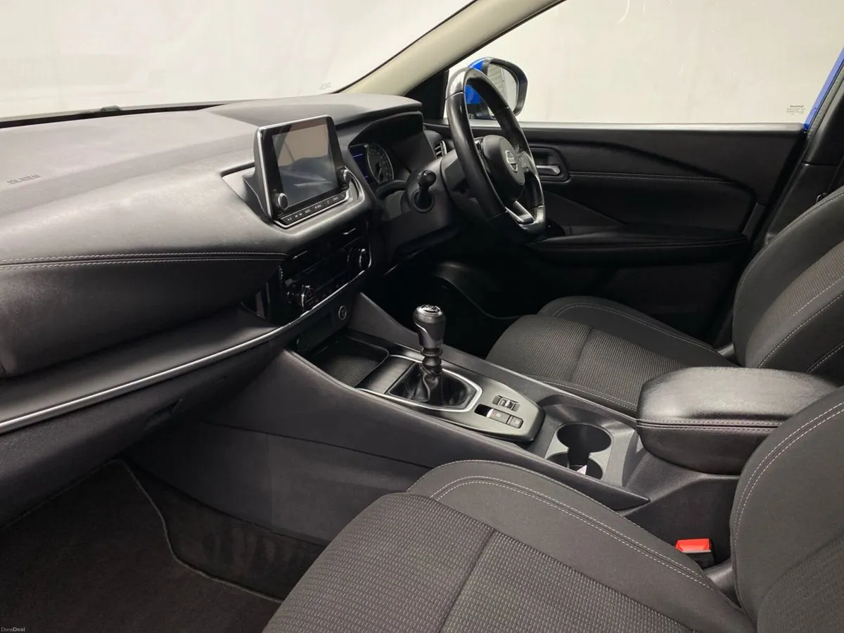 Nissan Qashqai 1.3 PET MILD HYBRID SV - Image 2