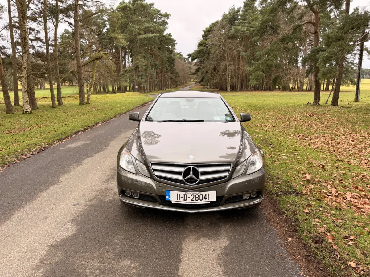 Mercedes-Benz E-Class 2011 - Image 2