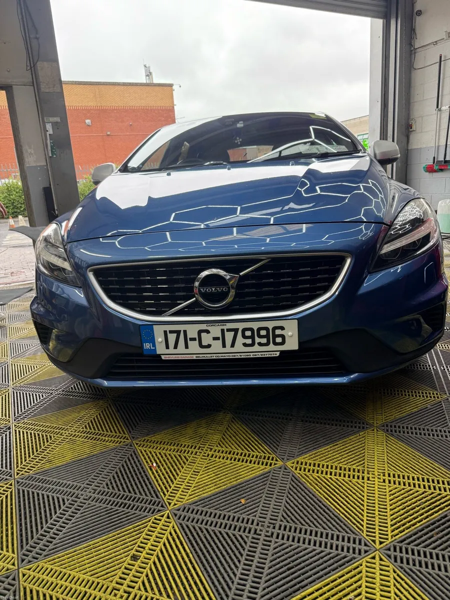 Volvo V40 R-design D3 2.0 diesel - Image 1