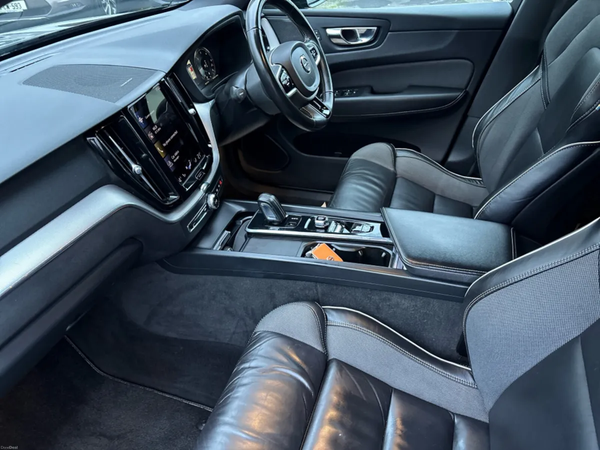 Volvo XC60 B4 R-DESIGN 5DR AUTO - Image 2