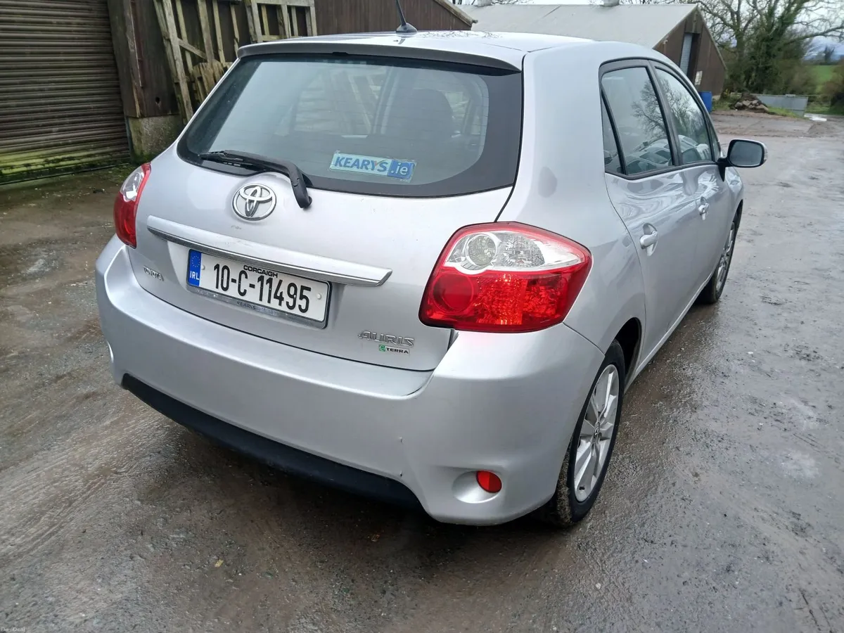 Toyota Auris 2010 - Image 1