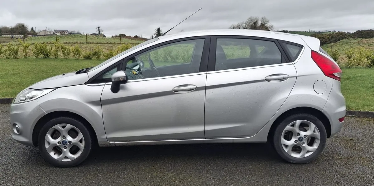 Ford Fiesta 2010 - Image 3