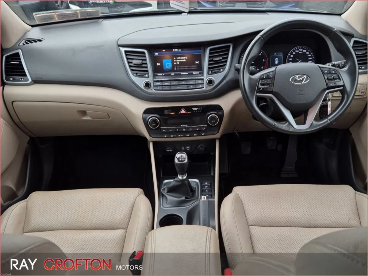 Hyundai Tucson 2.0 D Executive 4WD - Image 4