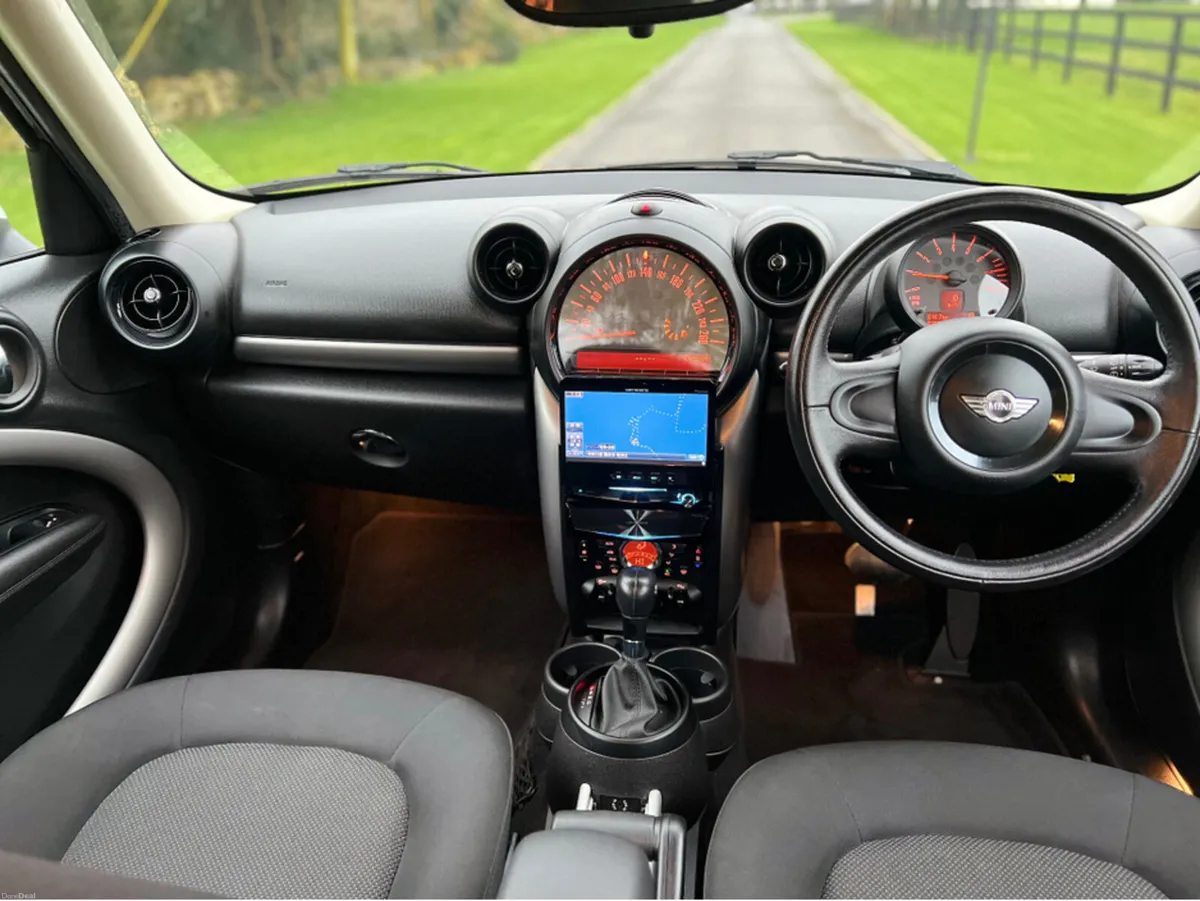 Mini Cooper Crossover - Image 5