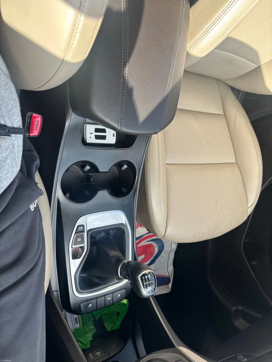 Hyundai Santa Fe 2017 - Image 4