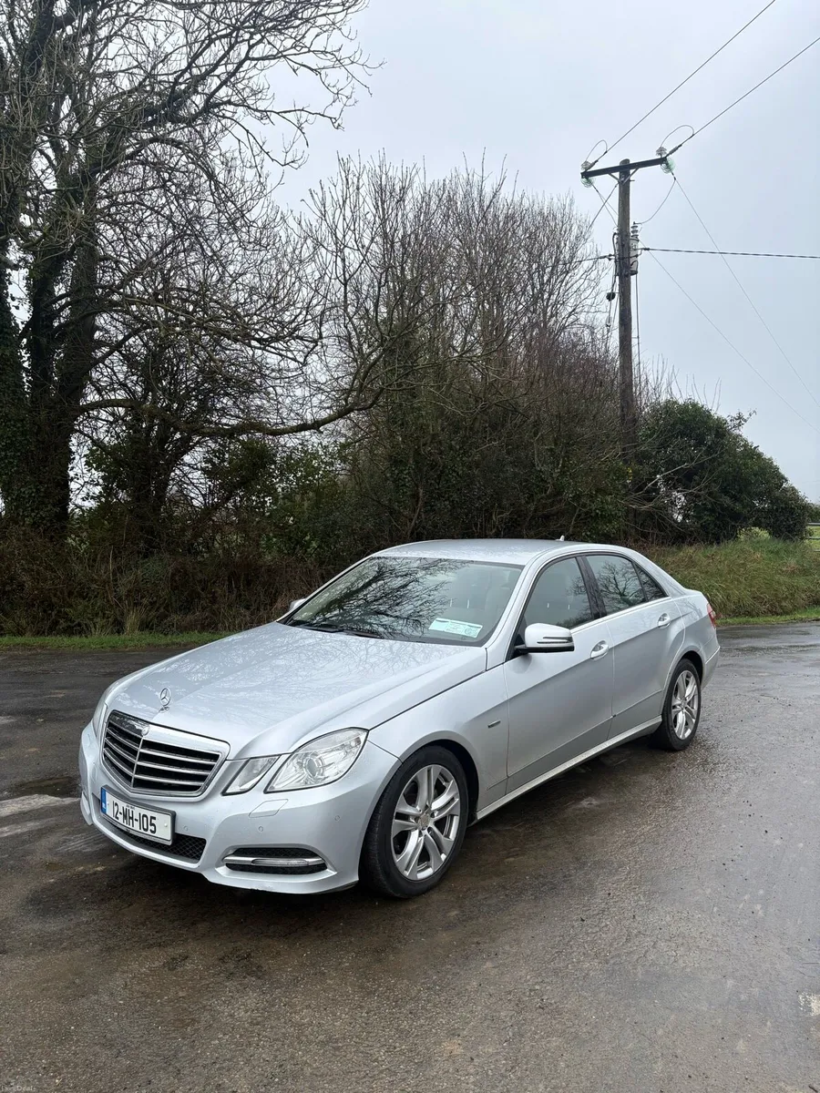Mercedes Benz e200 Automatic - Image 3