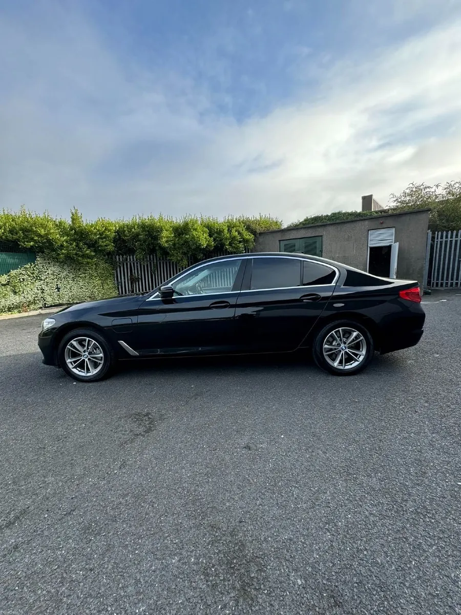 BMW 5-Series 2019 - Image 3