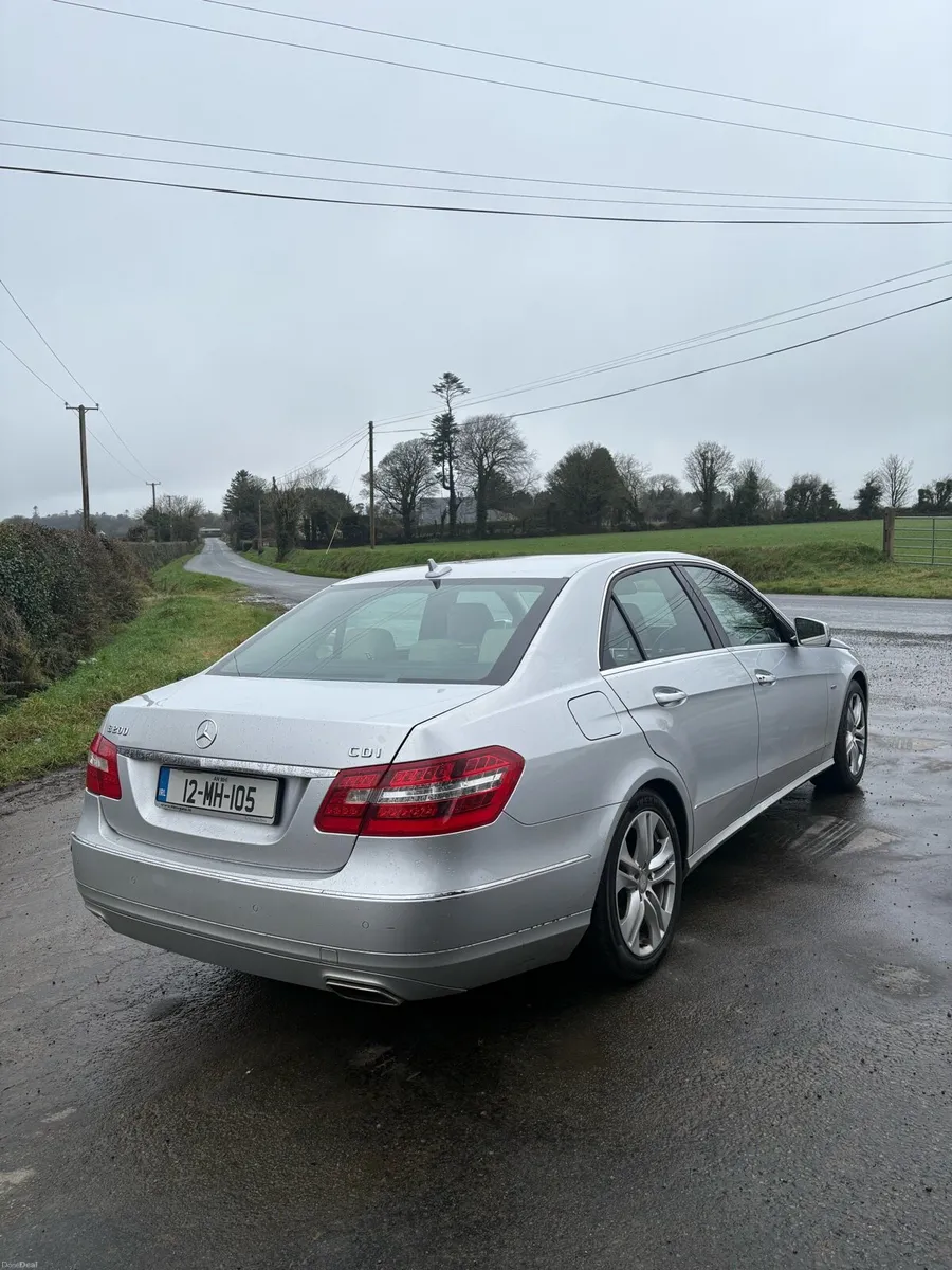 Mercedes Benz e200 Automatic - Image 5