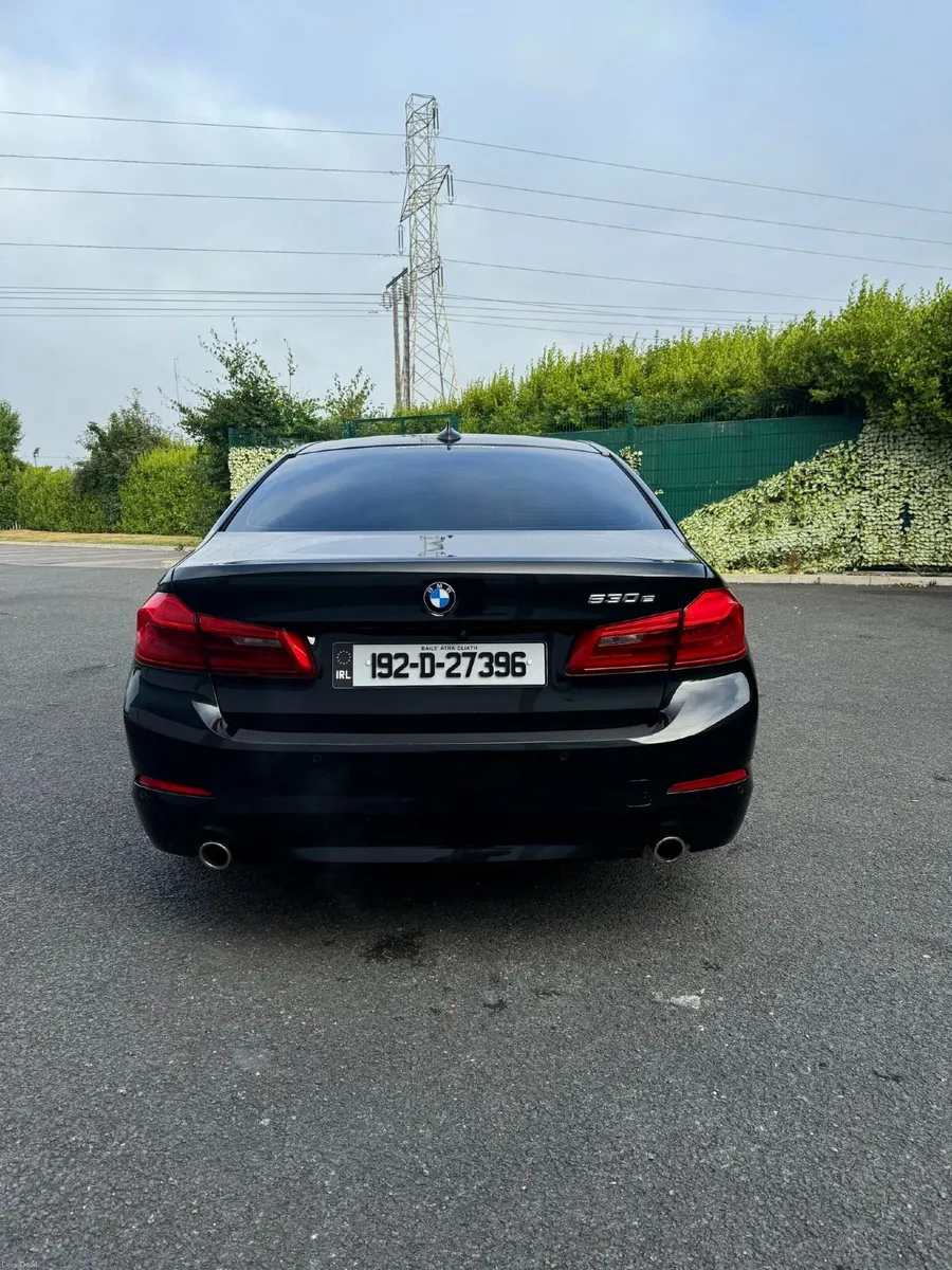 BMW 5-Series 2019 - Image 2