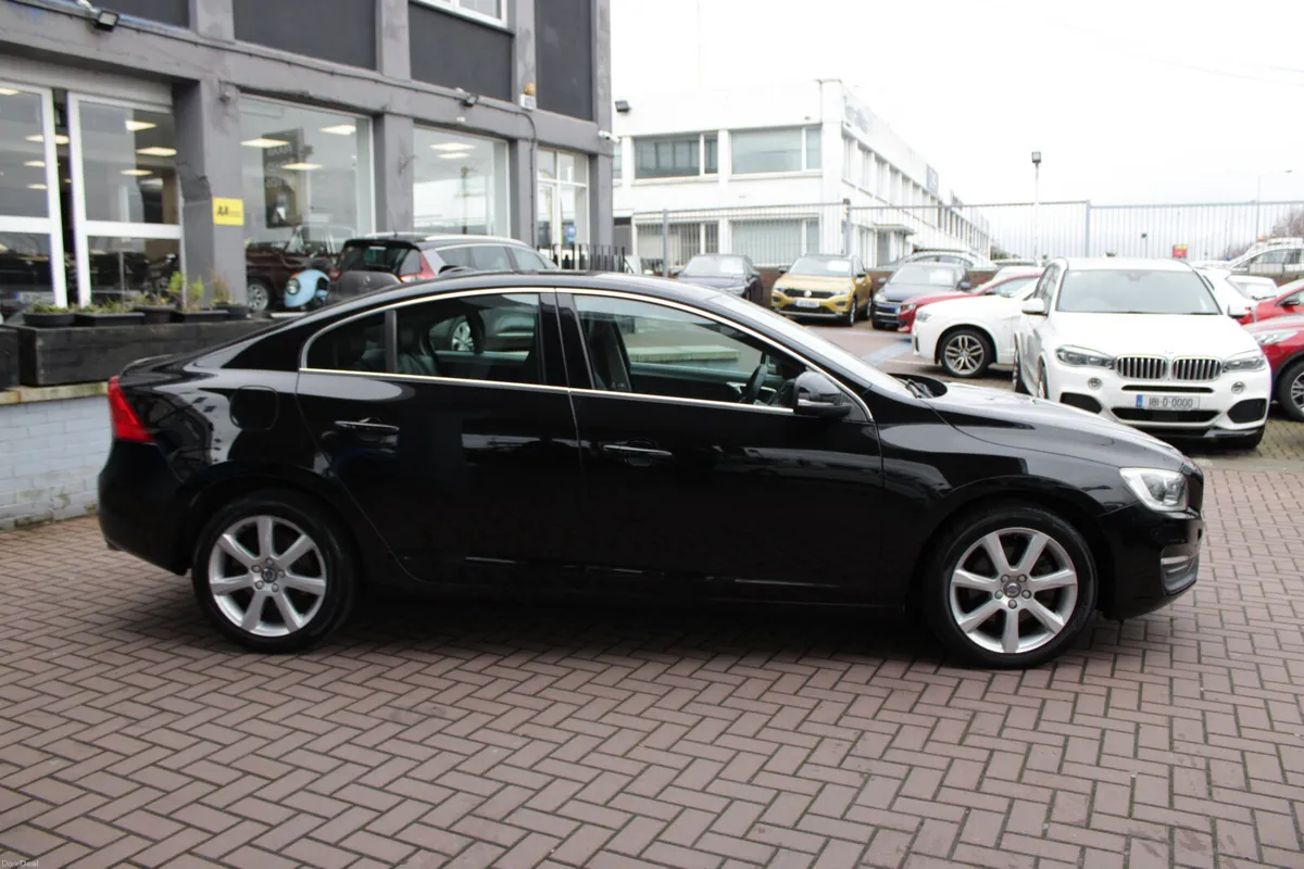 2017 VOLVO S60 - Image 3